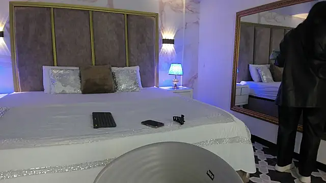 PaulinaDuarte online show from October 26, 2025, 10:15 am