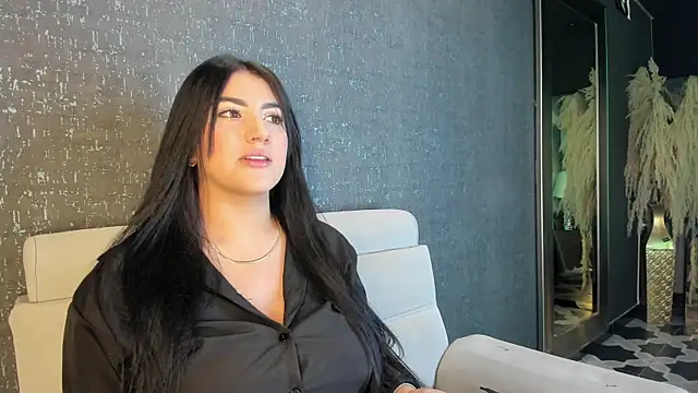 Snapshot of PaulinaDuarte chatting on October 3, 2025, 11:34 am PaulinaDuarte online show from October 3, 2025, 11:34 am