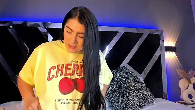 Snapshot of PaulinaDuarte chatting on February 6, 2025, 11:20 am PaulinaDuarte online show from February 6, 2025, 11:20 am