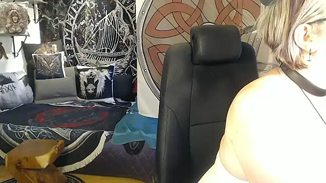 TittenMichelle online show from June 17, 2026, 4:34 am