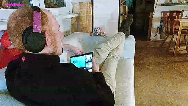 BongChannel online show from January 28, 2025, 8:04 pm