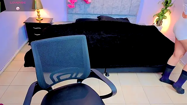 Lana stone  online show from September 9, 2025, 3:49 am