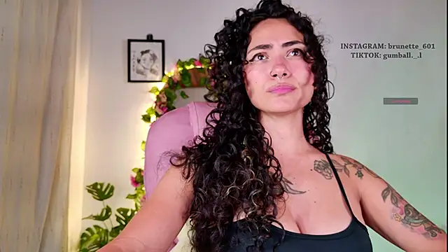 Snapshot of paula_brunette chatting on April 9, 2026, 5:09 am paula brunette online show from April 9, 2026, 5:09 am