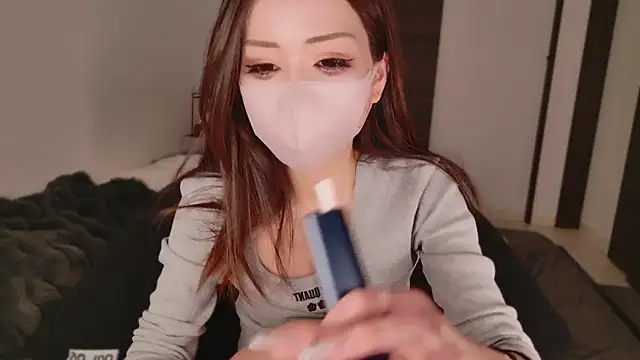 Snapshot of miRei- chatting on January 12, 2026, 1:07 pm miRei- online show from January 12, 2026, 1:07 pm