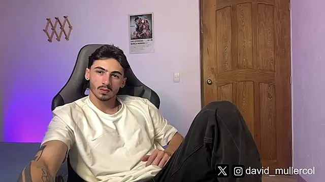 Snapshot of David_Brown18 chatting on February 9, 2025, 10:32 pm David Brown18 online show from February 9, 2025, 10:32 pm