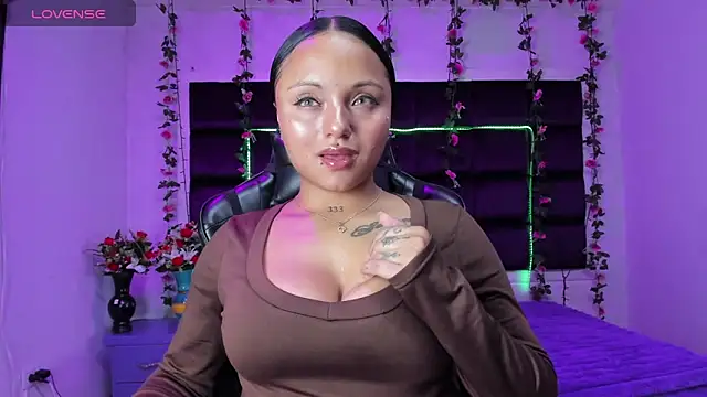 Snapshot of sweelanna__ chatting on March 1, 2026, 1:05 am sweelanna online show from March 1, 2026, 1:05 am