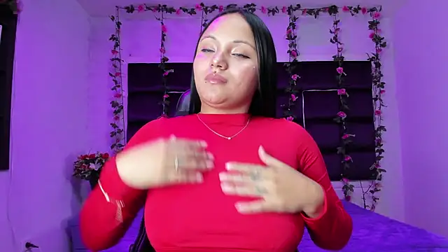 Snapshot of sweelanna__ chatting on February 3, 2026, 7:13 am sweelanna online show from February 3, 2026, 7:13 am