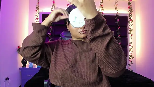 Snapshot of sweelanna__ chatting on July 7, 2026, 1:08 am sweelanna online show from July 7, 2026, 1:08 am