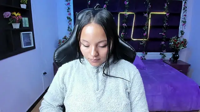 Snapshot of sweelanna__ chatting on February 19, 2025, 9:50 am sweelanna online show from February 19, 2025, 9:50 am