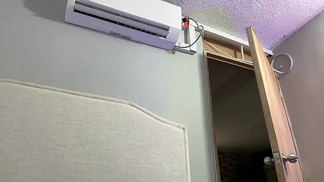 Snapshot of dominic_brandd23 chatting on November 15, 2025, 6:01 pm dominic brandd23 online show from November 15, 2025, 6:01 pm