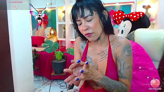 Snapshot of lorenapinto chatting on October 27, 2025, 1:06 am lorenapinto online show from October 27, 2025, 1:06 am