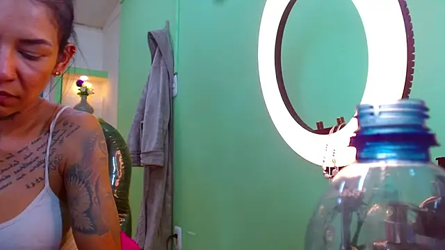 lorenapinto online show from December 13, 2025, 8:04 pm