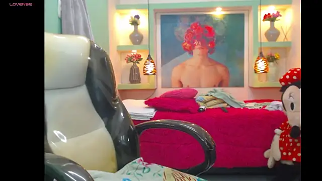 lorenapinto online show from April 3, 2026, 6:47 pm