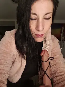 Snapshot of freyamoret chatting on April 9, 2026, 2:24 am freyamoret online show from April 9, 2026, 2:24 am