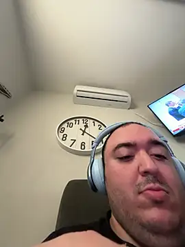 Snapshot of Daz012d chatting on April 13, 2026, 9:24 am Daz012d online show from April 13, 2026, 9:24 am