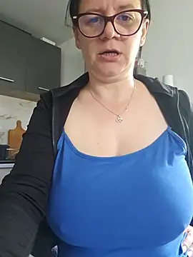 Snapshot of KristenVega chatting on May 19, 2026, 8:10 am KristenVega online show from May 19, 2026, 8:10 am