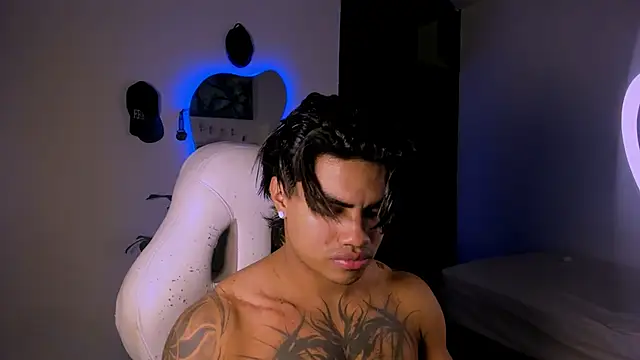 Snapshot of Young_laroi chatting on January 16, 2025, 3:34 am Young laroi online show from January 16, 2025, 3:34 am