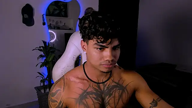 Snapshot of Young_laroi chatting on February 3, 2025, 3:53 am Young laroi online show from February 3, 2025, 3:53 am