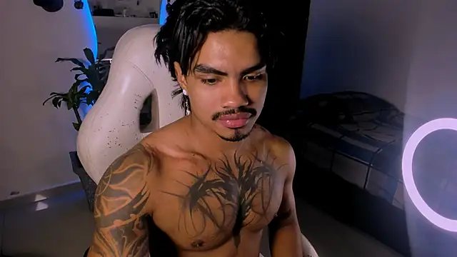 Snapshot of Young_laroi chatting on January 11, 2025, 8:33 am Young laroi online show from January 11, 2025, 8:33 am