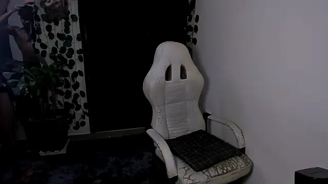 Snapshot of Young_laroi chatting on February 23, 2025, 5:12 am Young laroi online show from February 23, 2025, 5:12 am