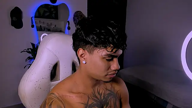 Snapshot of Young_laroi chatting on February 2, 2025, 9:56 pm Young laroi online show from February 2, 2025, 9:56 pm