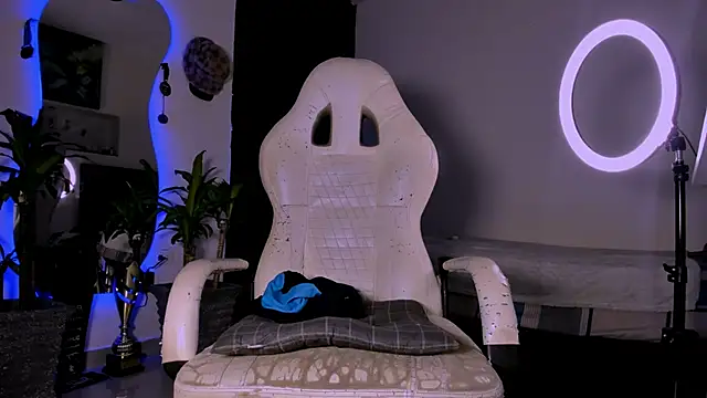 Snapshot of Young_laroi chatting on January 30, 2025, 8:32 am Young laroi online show from January 30, 2025, 8:32 am