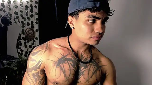 Snapshot of Young_laroi chatting on February 25, 2025, 4:14 am Young laroi online show from February 25, 2025, 4:14 am