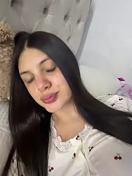 Snapshot of EmilyS__ chatting on February 16, 2026, 4:33 am EmilyS online show from February 16, 2026, 4:33 am