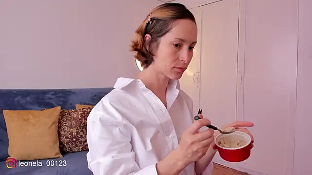 Snapshot of cuddlingbunny chatting on January 5, 2026, 5:27 pm cuddlingbunny online show from January 5, 2026, 5:27 pm