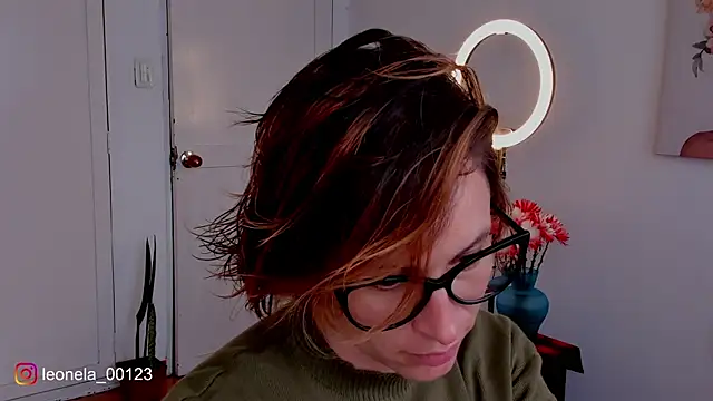 Snapshot of cuddlingbunny chatting on December 19, 2025, 6:32 pm cuddlingbunny online show from December 19, 2025, 6:32 pm