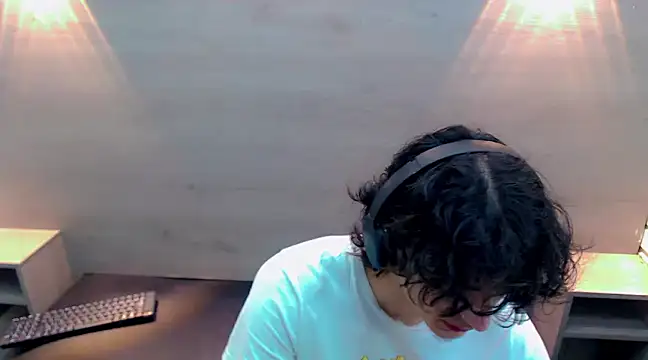 Sr BonnyEthan online show from February 14, 2025, 1:51 pm