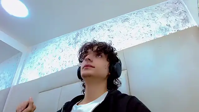 Snapshot of Sr_BonnyEthan chatting on February 28, 2026, 1:00 pm Sr BonnyEthan online show from February 28, 2026, 1:00 pm