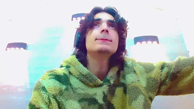 Sr BonnyEthan online show from November 11, 2025, 1:39 pm