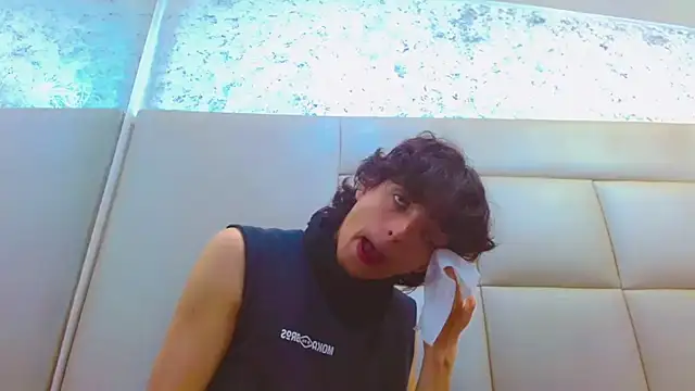 Snapshot of Sr_BonnyEthan chatting on February 18, 2026, 12:56 pm Sr BonnyEthan online show from February 18, 2026, 12:56 pm