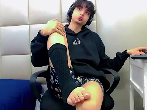 Snapshot of Sr_BonnyEthan chatting on February 8, 2026, 1:53 pm Sr BonnyEthan online show from February 8, 2026, 1:53 pm