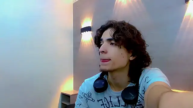 Sr BonnyEthan online show from October 9, 2025, 1:55 pm