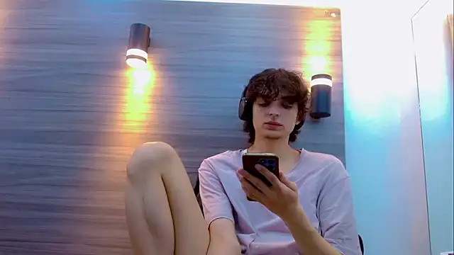 Sr BonnyEthan online show from March 18, 2026, 1:02 pm