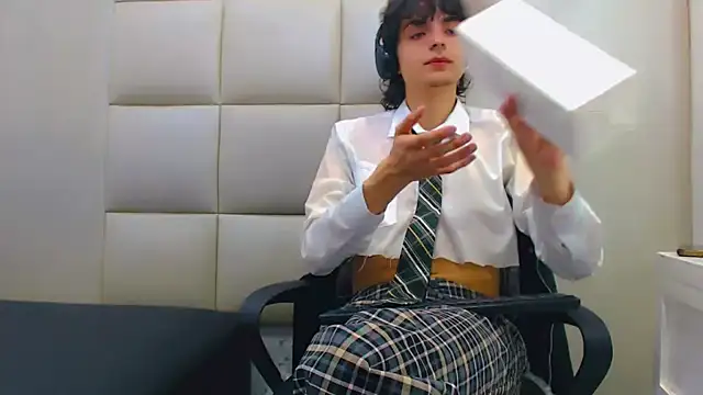 Snapshot of Sr_BonnyEthan chatting on February 13, 2026, 12:49 pm Sr BonnyEthan online show from February 13, 2026, 12:49 pm