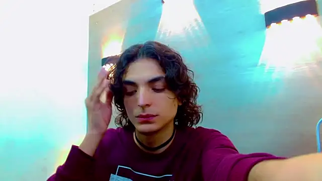 Sr BonnyEthan online show from November 12, 2025, 1:48 pm