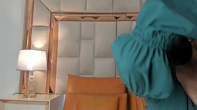 DaraBeckett online show from September 11, 2025, 11:43 am