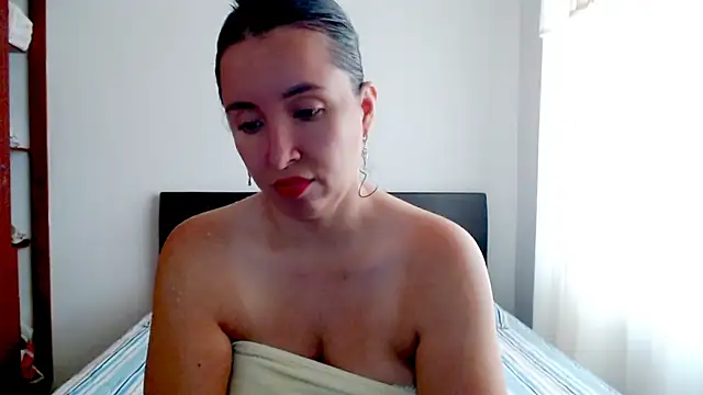 emely sexx20 online show from December 4, 2025, 2:49 pm