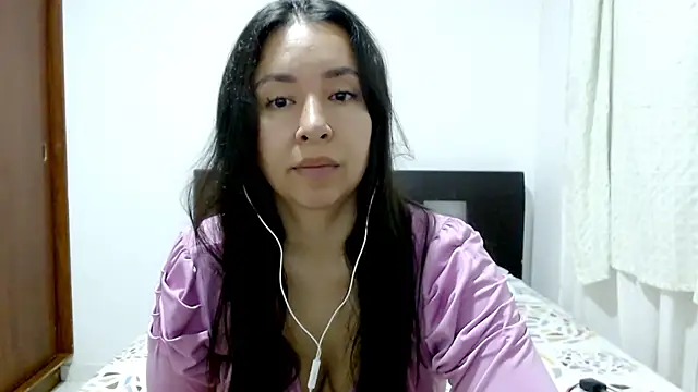 Snapshot of emely_sexx20 chatting on September 28, 2025, 10:11 am emely sexx20 online show from September 28, 2025, 10:11 am