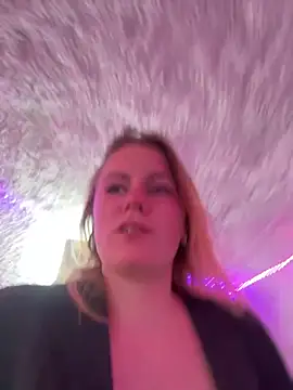 selenaluvv online show from March 18, 2026, 3:35 pm