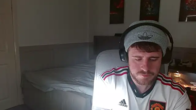 Snapshot of maxy49 chatting on November 19, 2025, 1:22 pm maxy49 online show from November 19, 2025, 1:22 pm