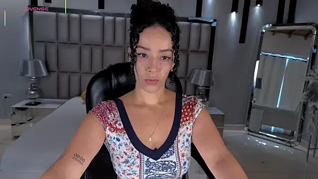 Snapshot of AlessaRomero chatting on May 18, 2026, 6:23 pm AlessaRomero online show from May 18, 2026, 6:23 pm