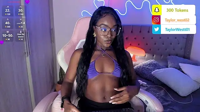 Snapshot of Miss_westt_ chatting on January 25, 2025, 8:10 am Miss westt online show from January 25, 2025, 8:10 am