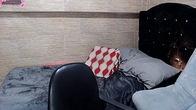 pretty cristal69 online show from October 29, 2025, 11:25 pm