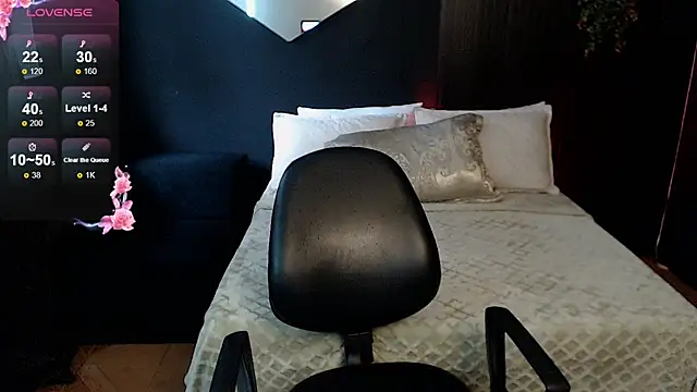 pretty cristal69 online show from February 8, 2026, 6:27 pm