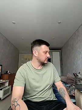 Snapshot of MaeltraJoy chatting on March 22, 2026, 1:23 pm MaeltraJoy online show from March 22, 2026, 1:23 pm