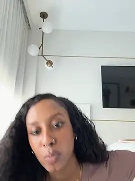 Your Paris online show from February 23, 2026, 10:10 pm